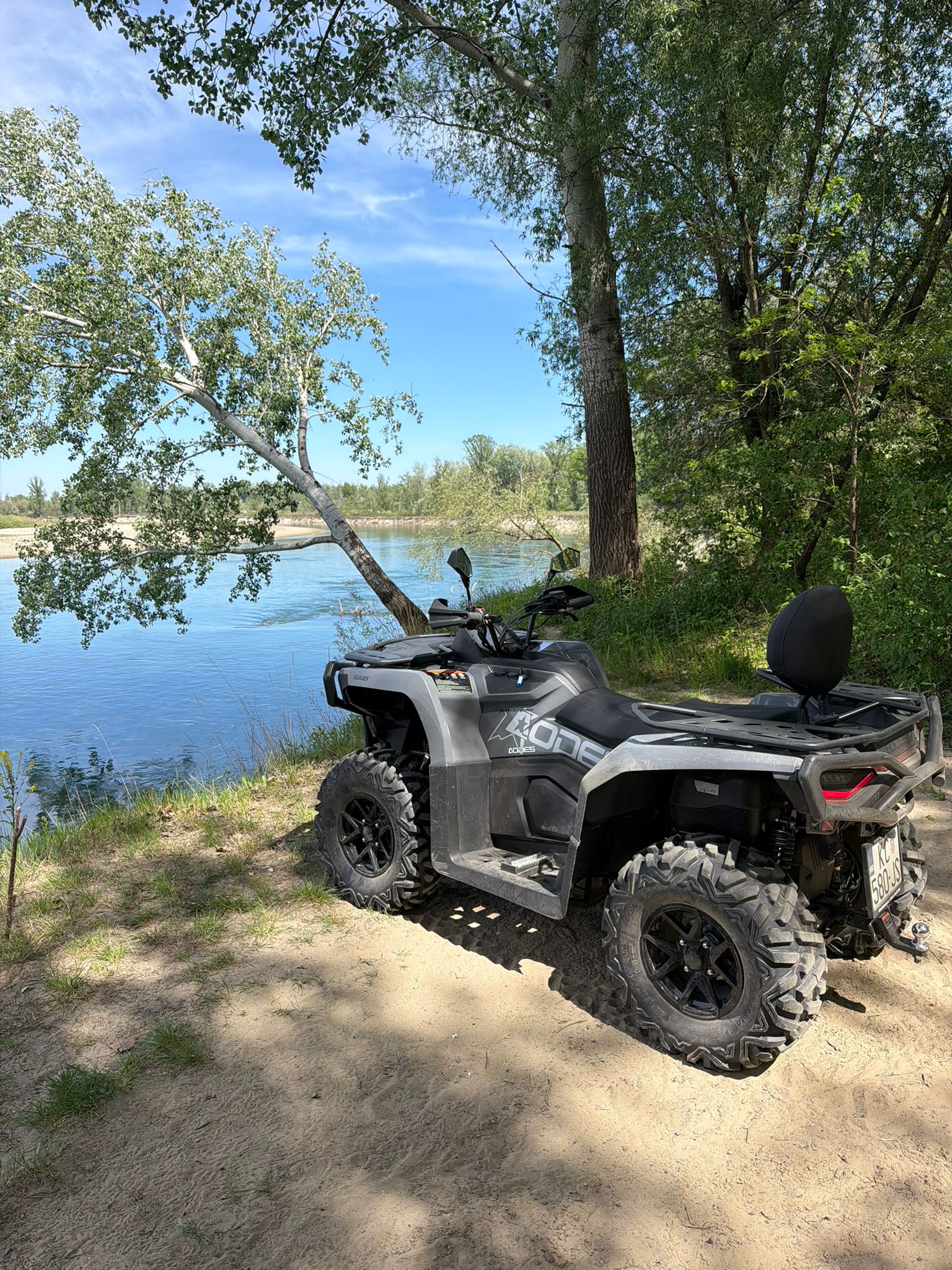 Quad uz jezero